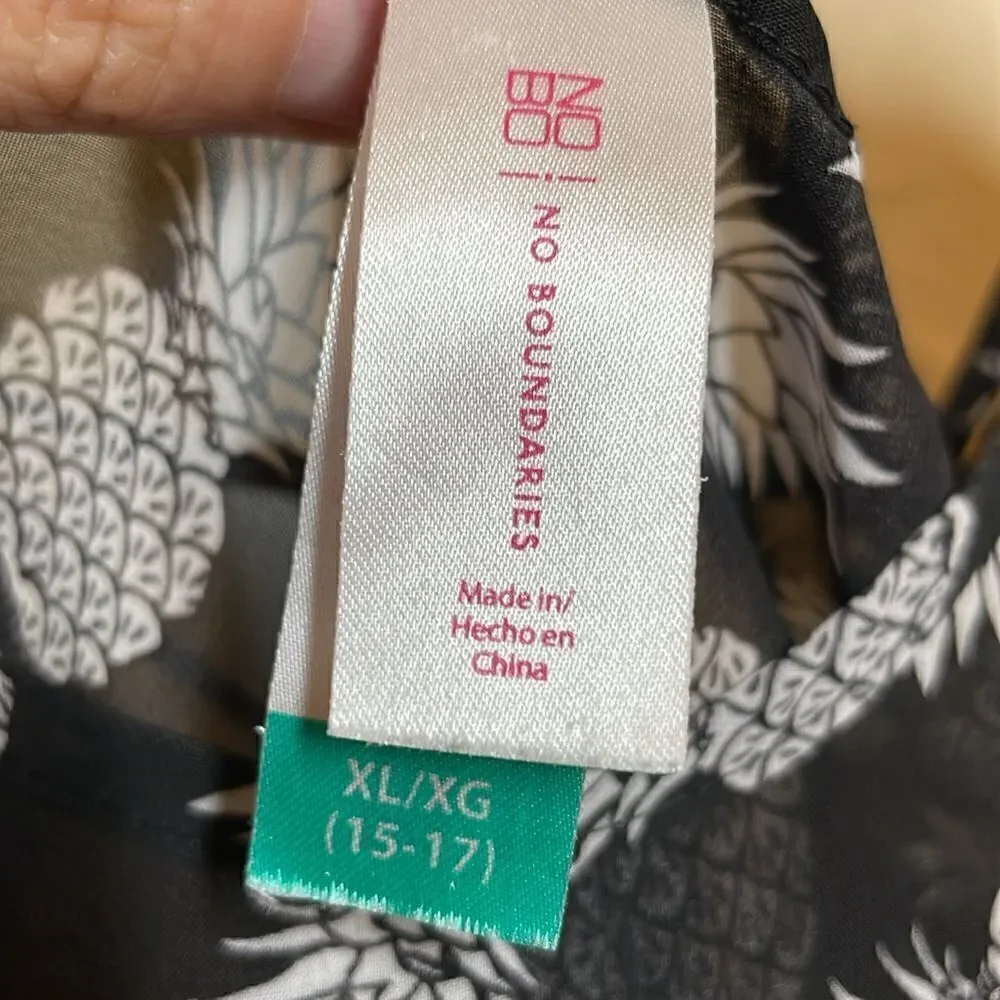 No Boundaries Pineapple Print Kaftan Shawl size XL Black & White semi sheer